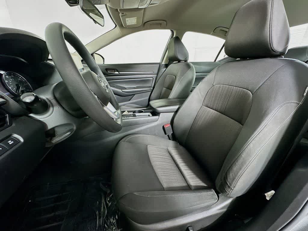 Used 2024 Nissan Altima 2.5 SV FWD image 12