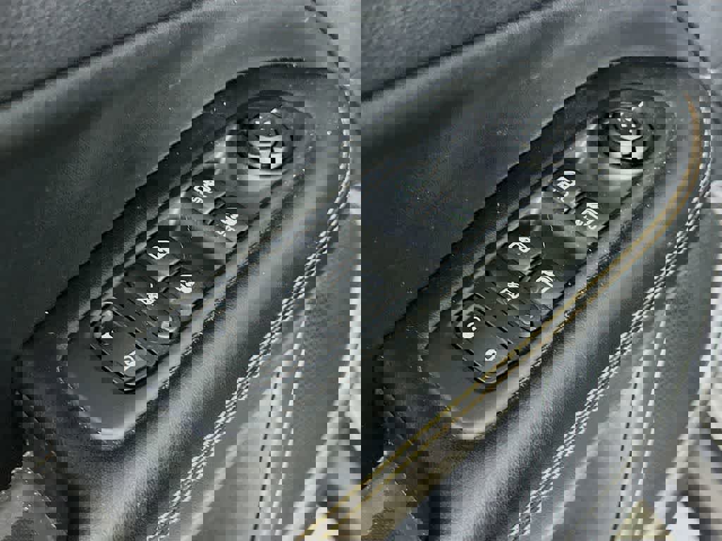 Used 2020 Jeep Compass Limited image 29