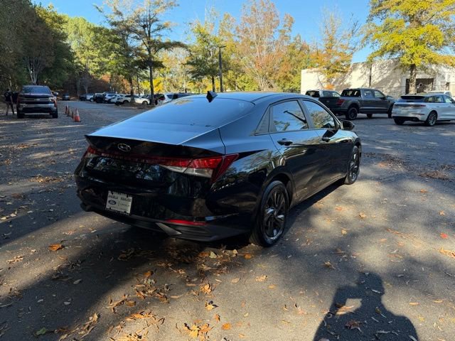 Used 2023 Hyundai Elantra SEL w/ Cargo Package image 5