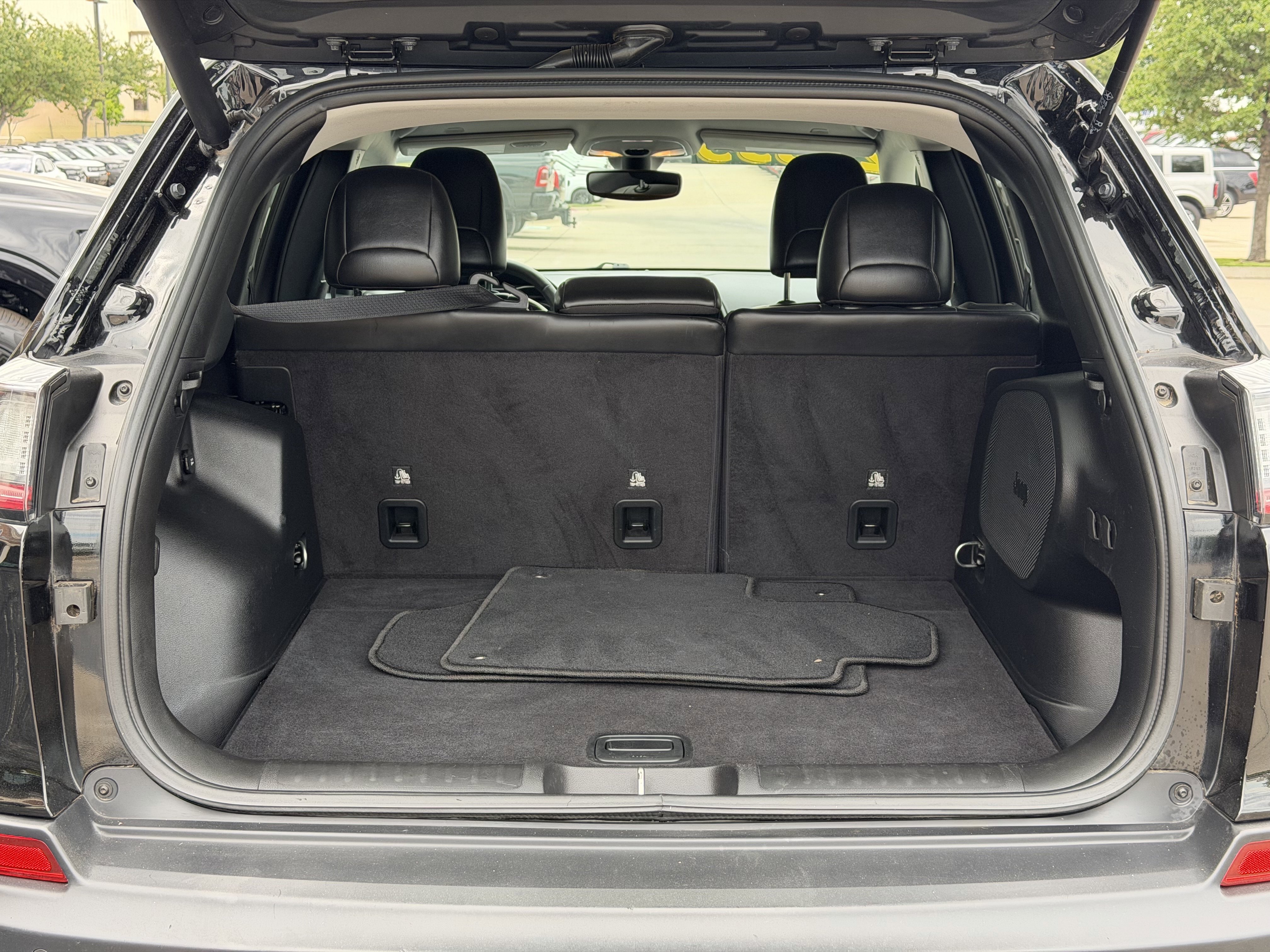 Used 2019 Jeep Cherokee Limited AWD/4WD image 33