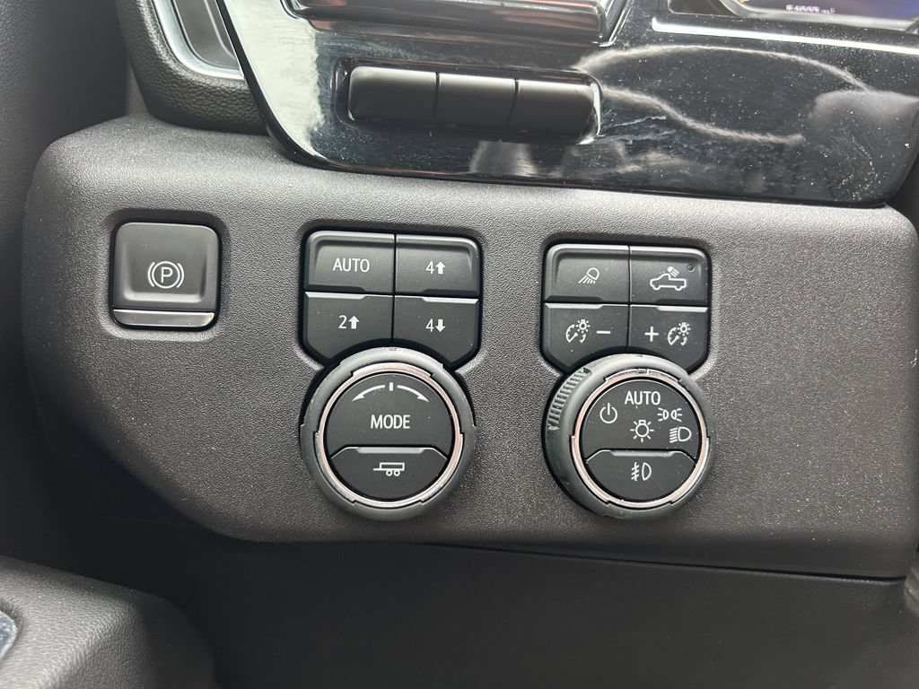 Used 2024 Chevrolet Silverado 1500 LTZ w/ Technology Package AWD/4WD image 28