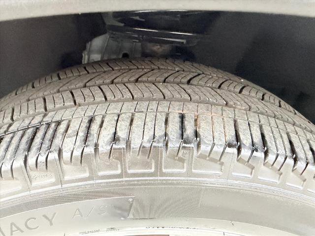 Certified 2022 Ford Explorer XLT w/ Equipment Group 202A image 11