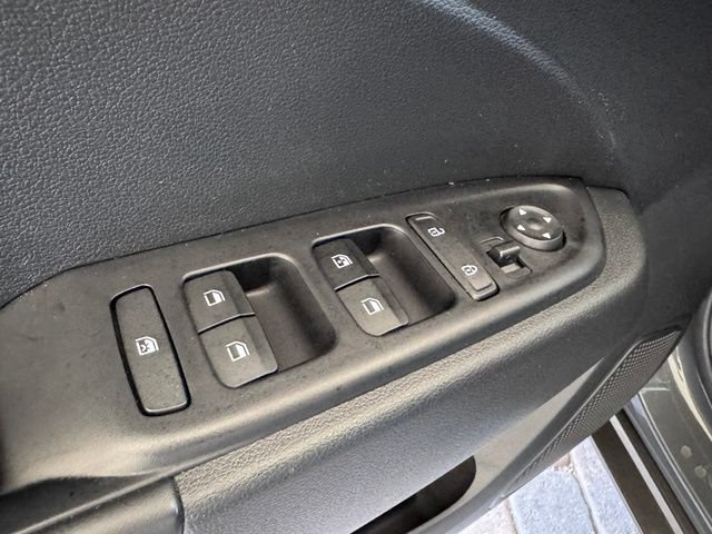 Used 2025 Hyundai Venue Limited FWD image 10