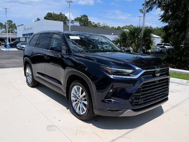 Used 2025 Toyota Grand Highlander AWD image 2