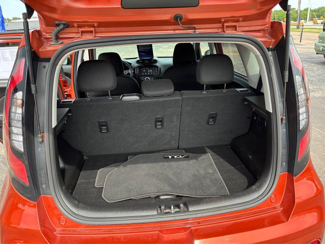 Used 2018 Kia Soul + FWD image 11