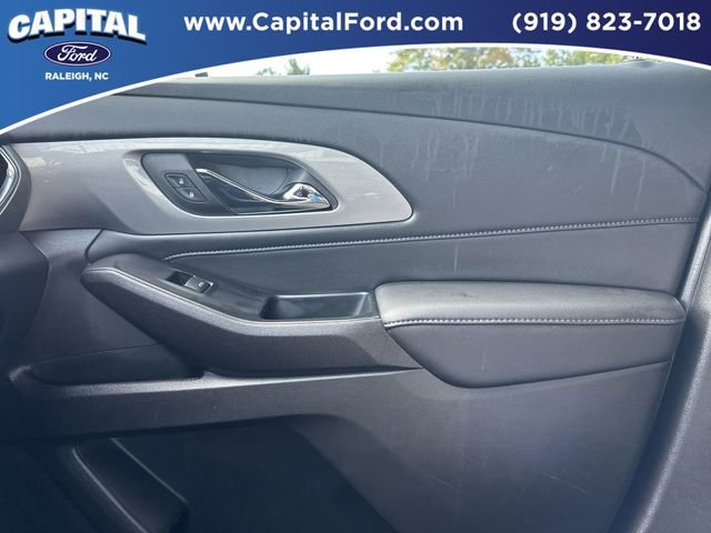 Used 2023 Chevrolet Traverse LT image 27