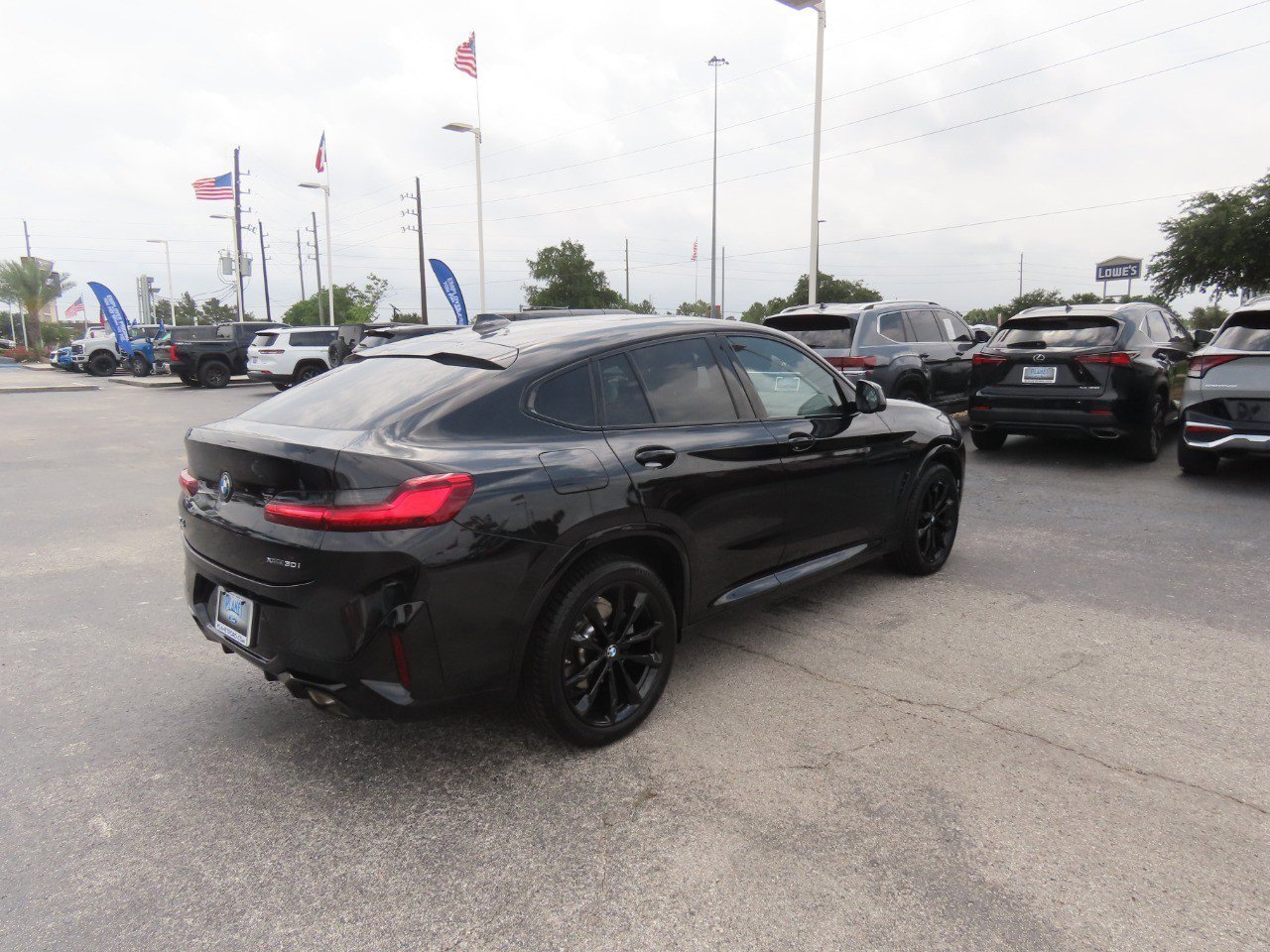 Used 2024 BMW X4 xDrive30i w/ Premium Package AWD/4WD image 11