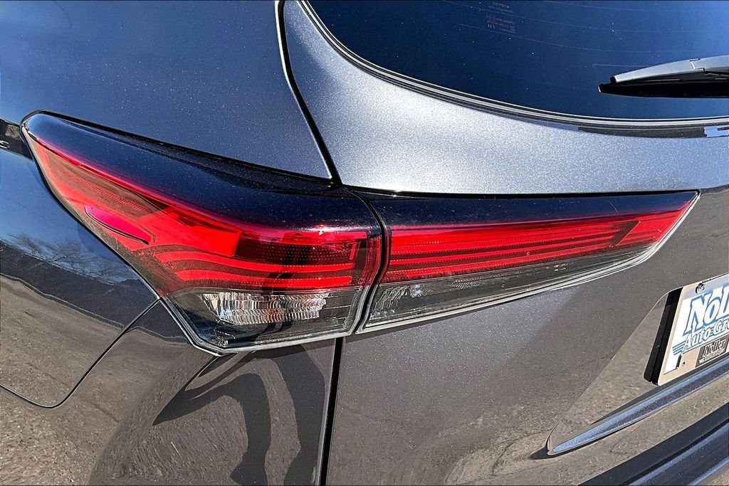 Used 2023 Toyota Highlander LE image 31