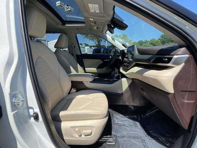Used 2021 Toyota Highlander XLE FWD image 31