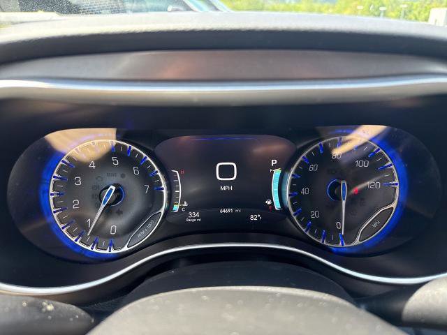 Used 2023 Chrysler Pacifica Touring-L FWD image 12