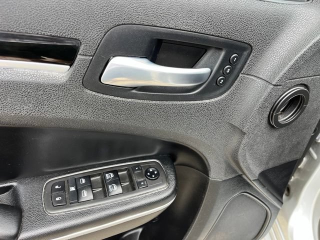 Used 2021 Chrysler 300 S w/ S Model Appearance Package RWD image 16