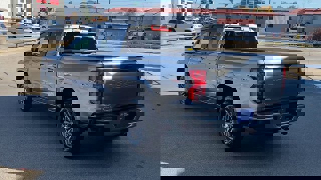 Used 2023 Chevrolet Colorado LT w/ LT Convenience Package II image 8