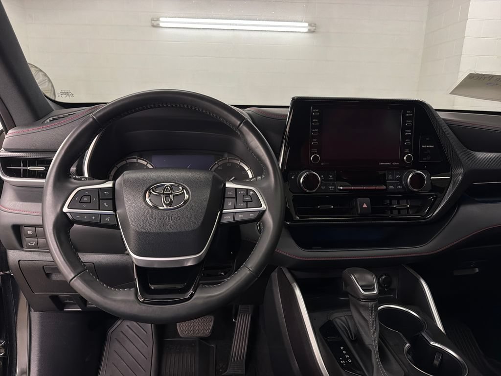 Used 2022 Toyota Highlander XSE FWD image 9