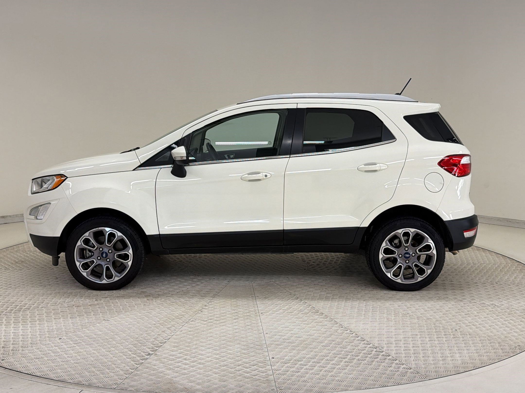 Certified 2021 Ford EcoSport Titanium AWD/4WD image 2
