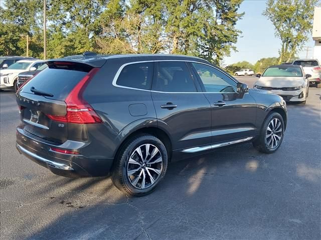 Used 2023 Volvo XC60 B5 Plus FWD image 4