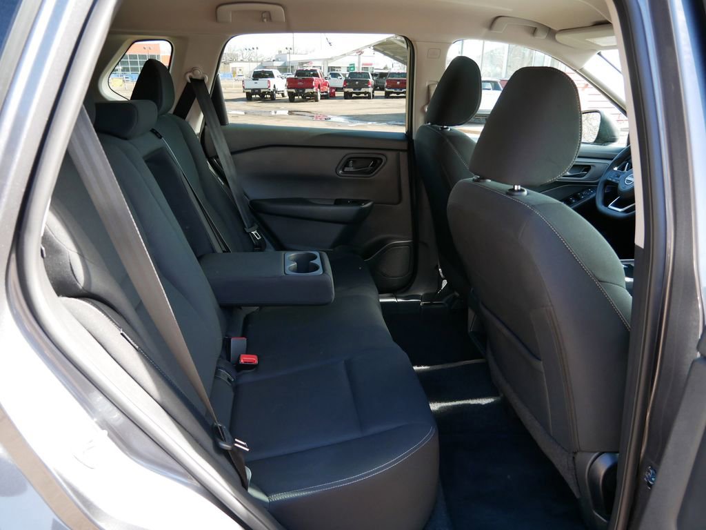 Used 2024 Nissan Rogue S FWD image 9