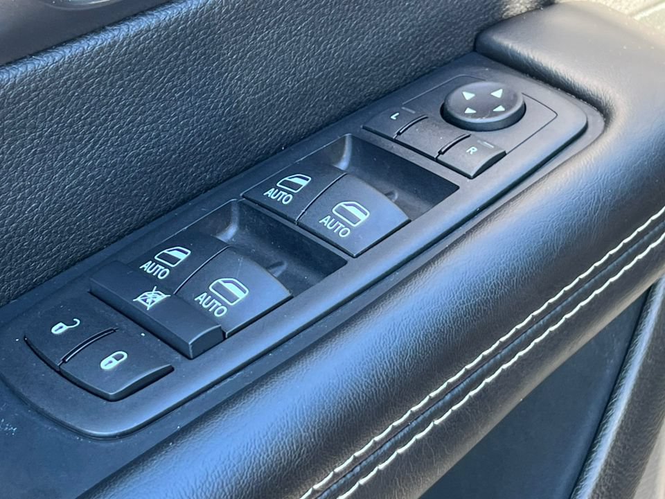 Used 2026 Chrysler Pacifica Select FWD image 16