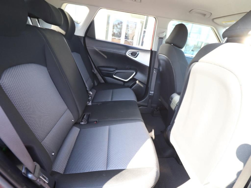 Used 2025 Kia Soul LX w/ LX Technology Package image 22