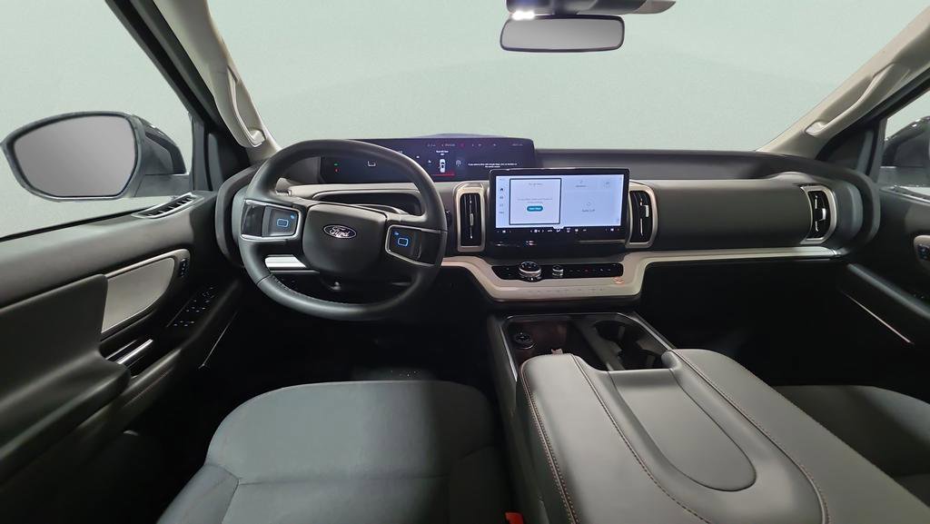 Certified 2025 Ford Expedition Active AWD/4WD image 19