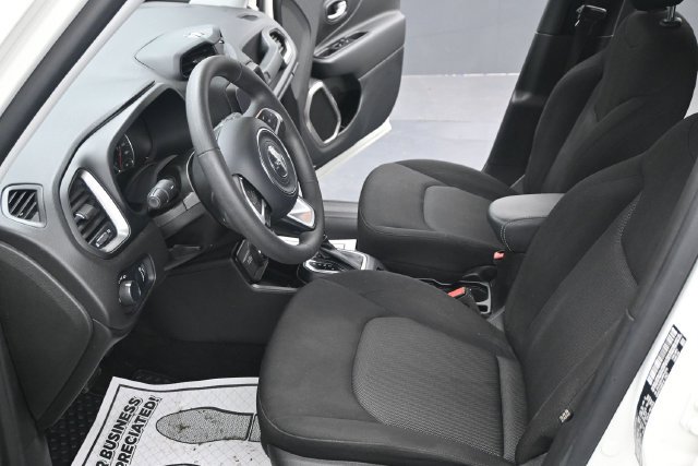 Used 2023 Jeep Renegade Latitude AWD/4WD image 6