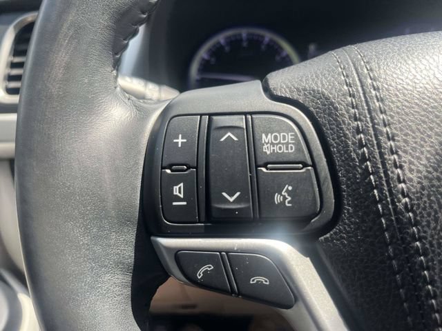 Used 2018 Toyota Highlander XLE AWD/4WD image 25