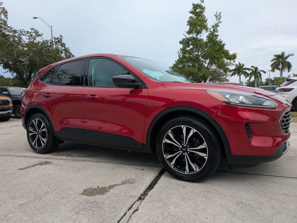 Certified 2021 Ford Escape SE w/ SE Sport Appearance Package FWD image 2
