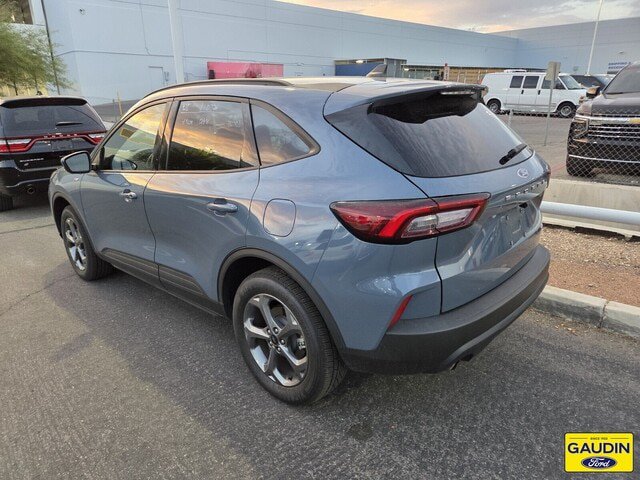 Certified 2025 Ford Escape ST-Line Select AWD/4WD image 3