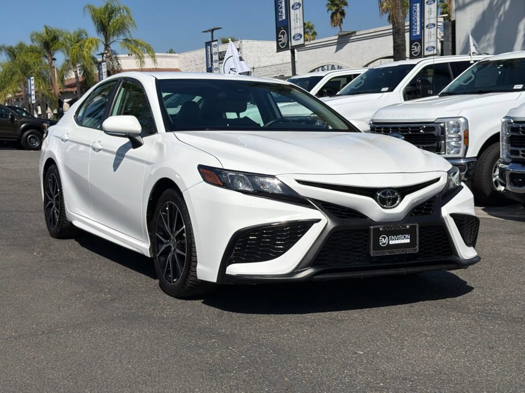 Used 2024 Toyota Camry SE AWD/4WD image 3
