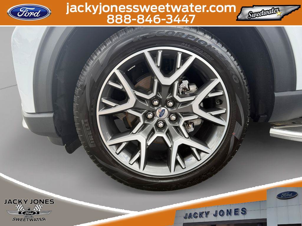 Certified 2025 Ford Explorer Platinum w/ Ultimate Package AWD/4WD image 9
