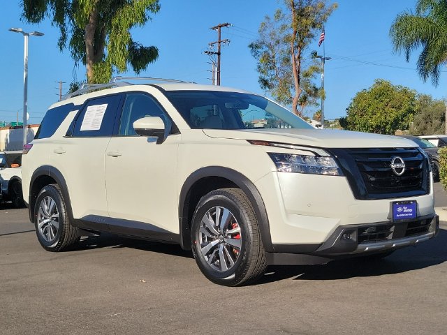 Used 2023 Nissan Pathfinder SL w/ Lighting Package (N92) FWD image 31
