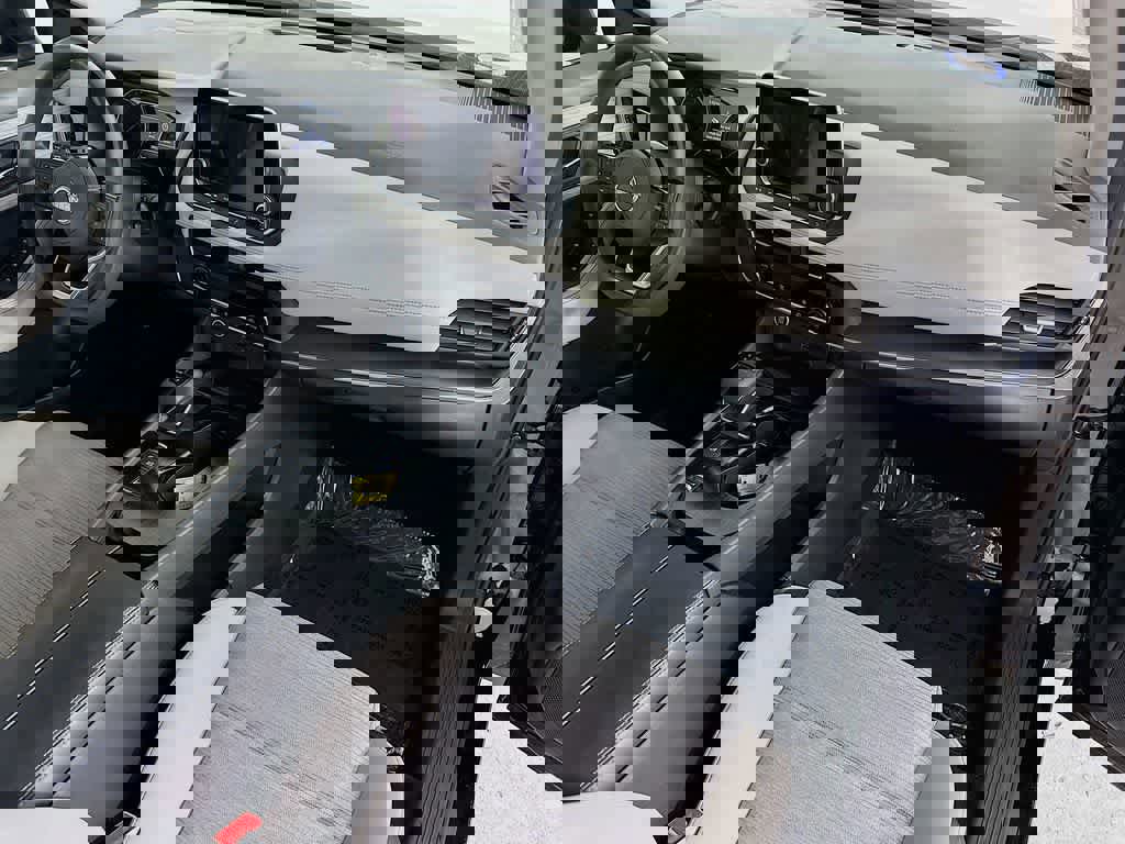 Used 2023 Nissan Rogue SV image 31