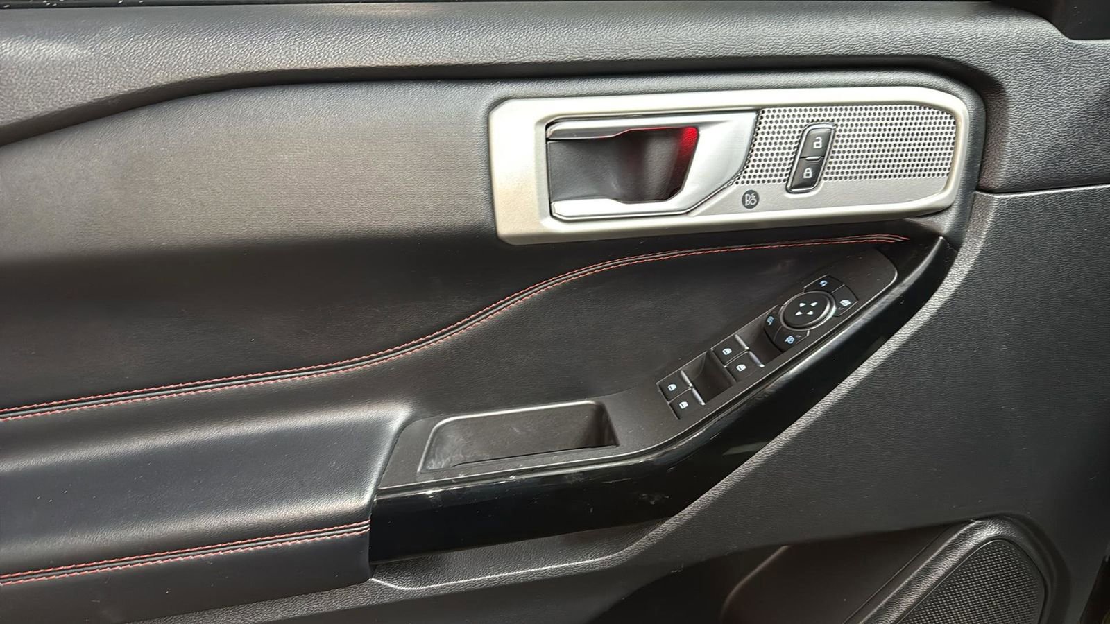 Certified 2023 Ford Explorer ST-Line w/ Class IV Trailer Tow Package image 12