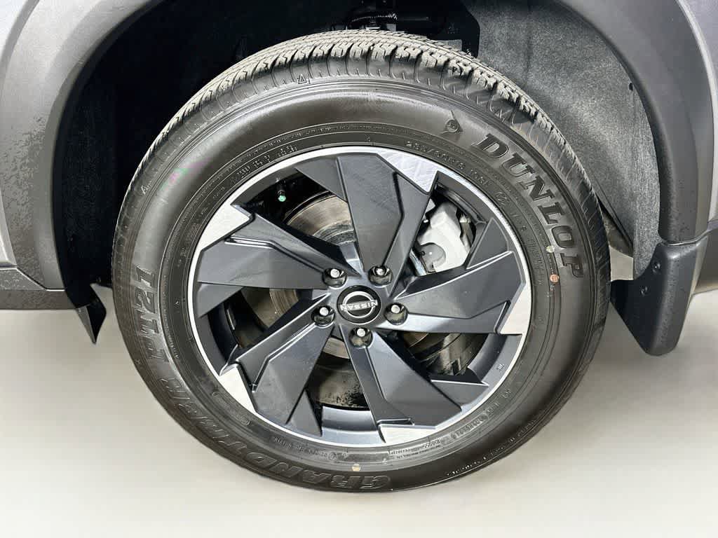 Used 2024 Nissan Rogue SV FWD image 7