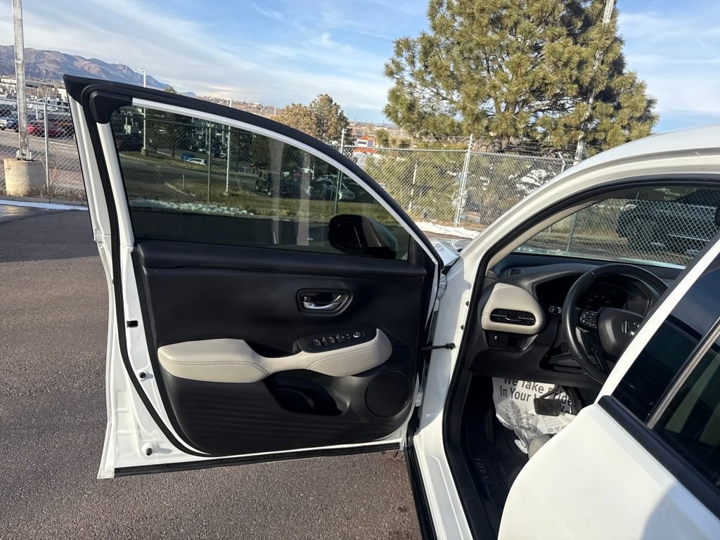 Used 2023 Honda HR-V EX-L image 10