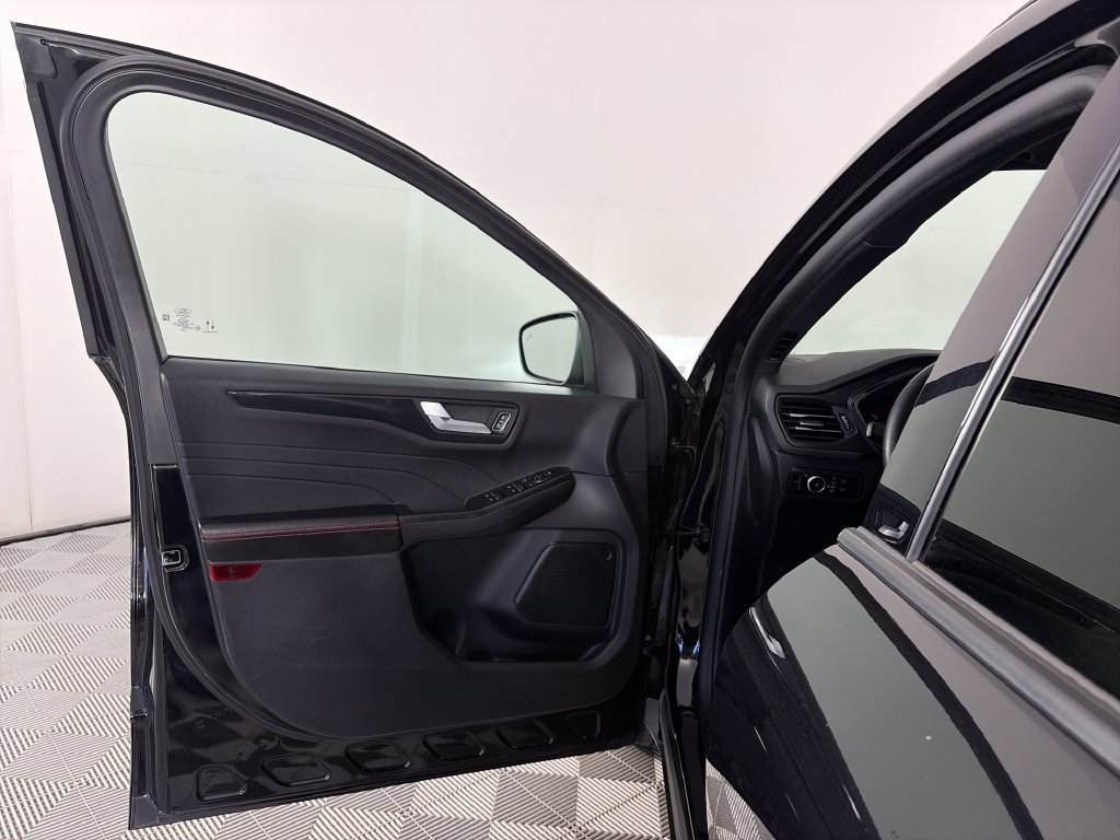 Certified 2025 Ford Escape ST-Line Select AWD/4WD image 10