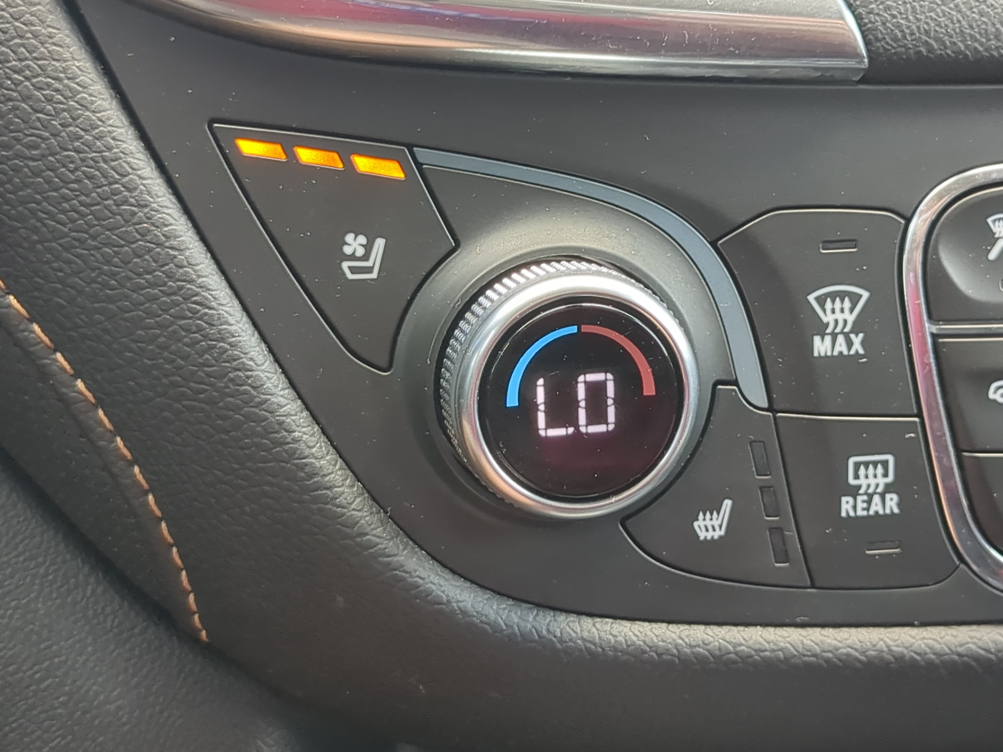 Used 2020 Chevrolet Equinox Premier FWD image 22