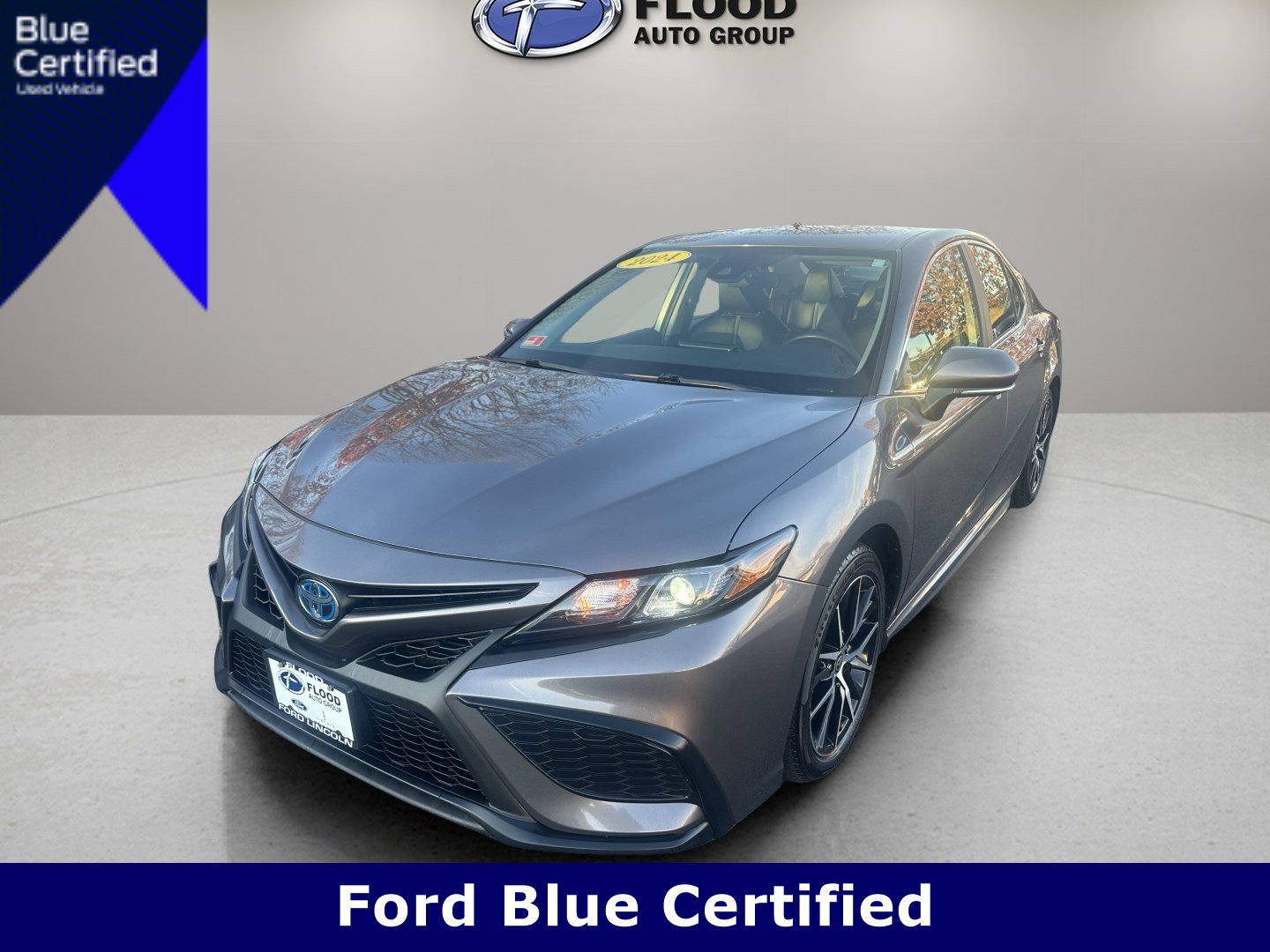 Used 2024 Toyota Camry SE image 3
