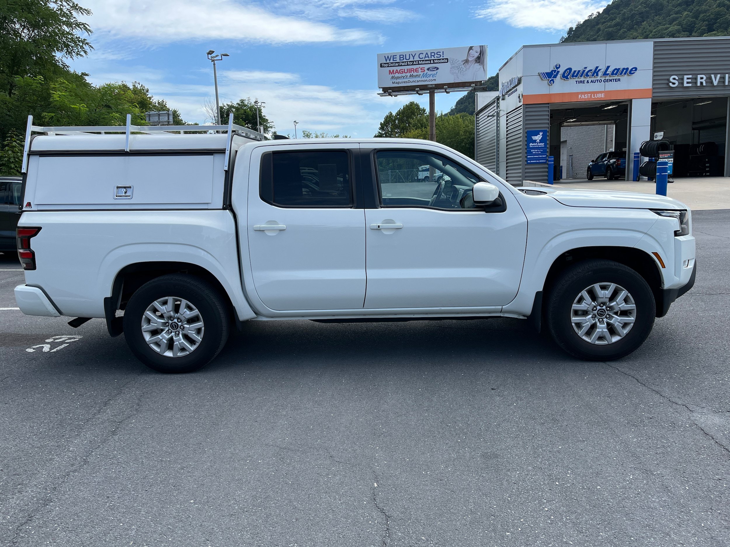 Used 2022 Nissan Frontier SV AWD/4WD image 8