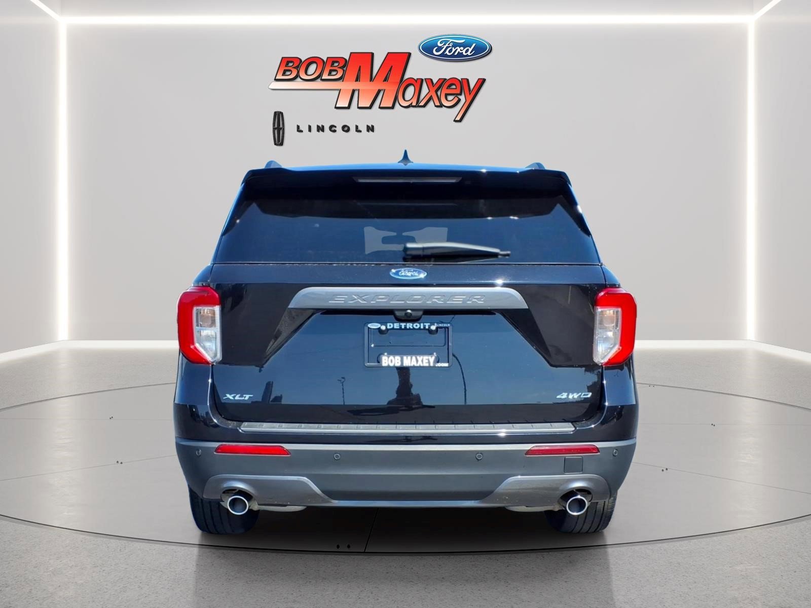 Certified 2023 Ford Explorer XLT w/ Equipment Group 202A image 4