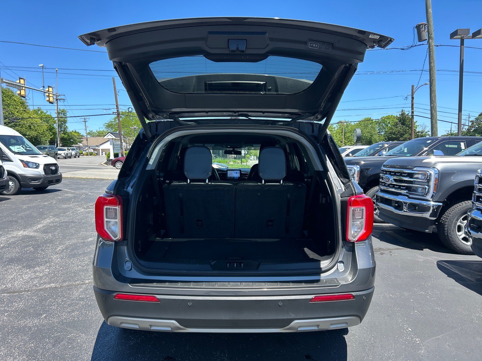 Certified 2023 Ford Explorer XLT w/ Equipment Group 202A AWD/4WD image 15