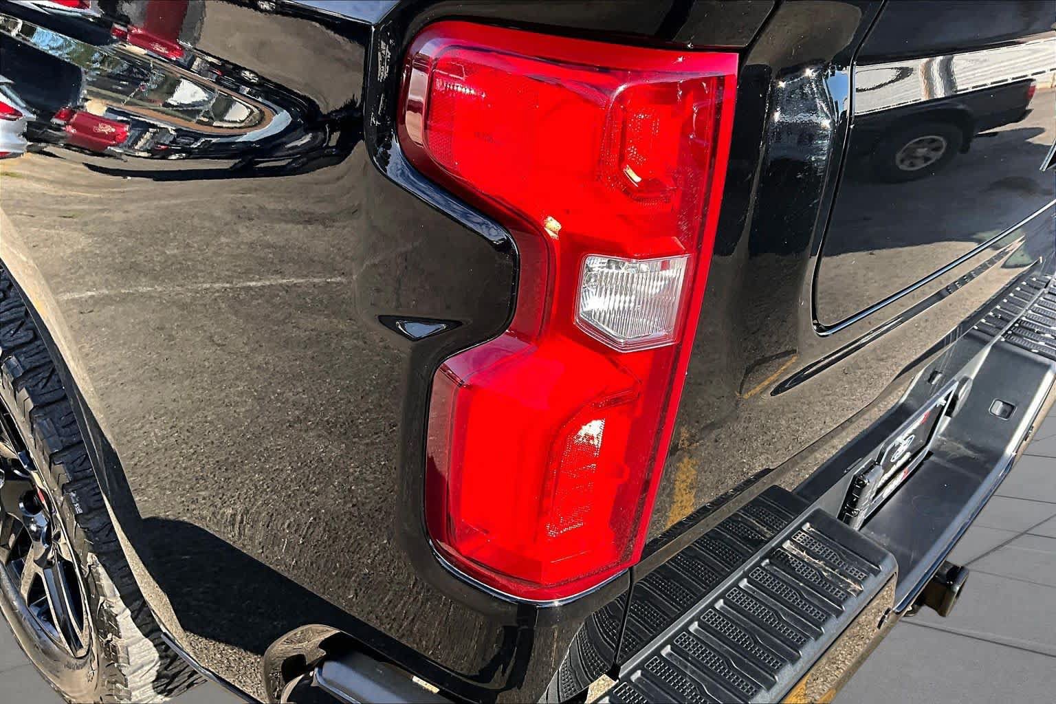 Used 2024 Chevrolet Silverado 1500 High Country w/ Midnight Edition AWD/4WD image 28