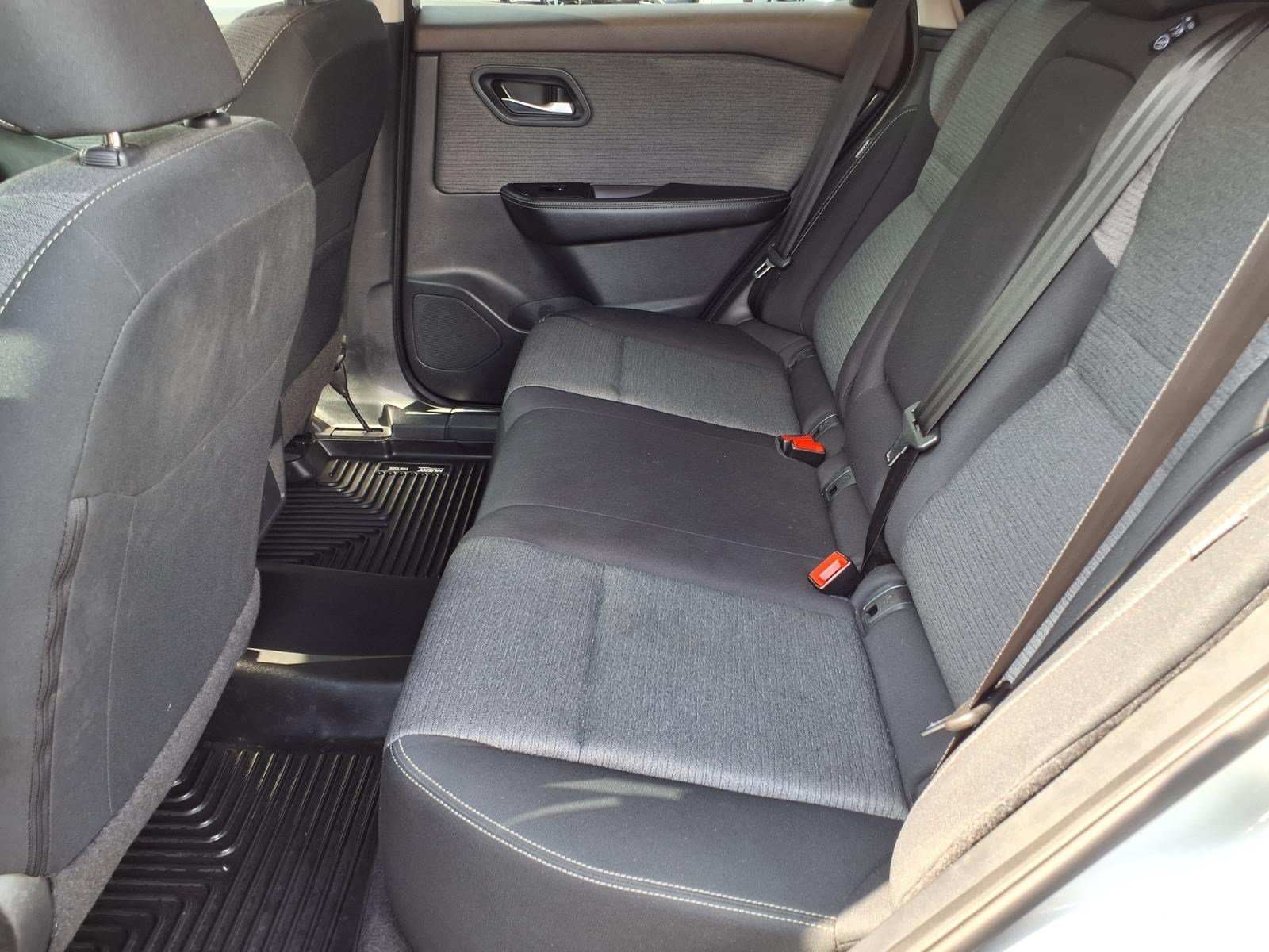 Used 2023 Nissan Rogue SV AWD/4WD image 10