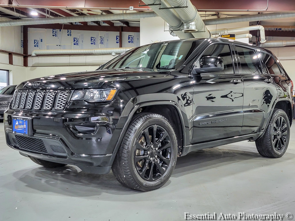 Used 2018 Jeep Grand Cherokee Altitude AWD/4WD image 3
