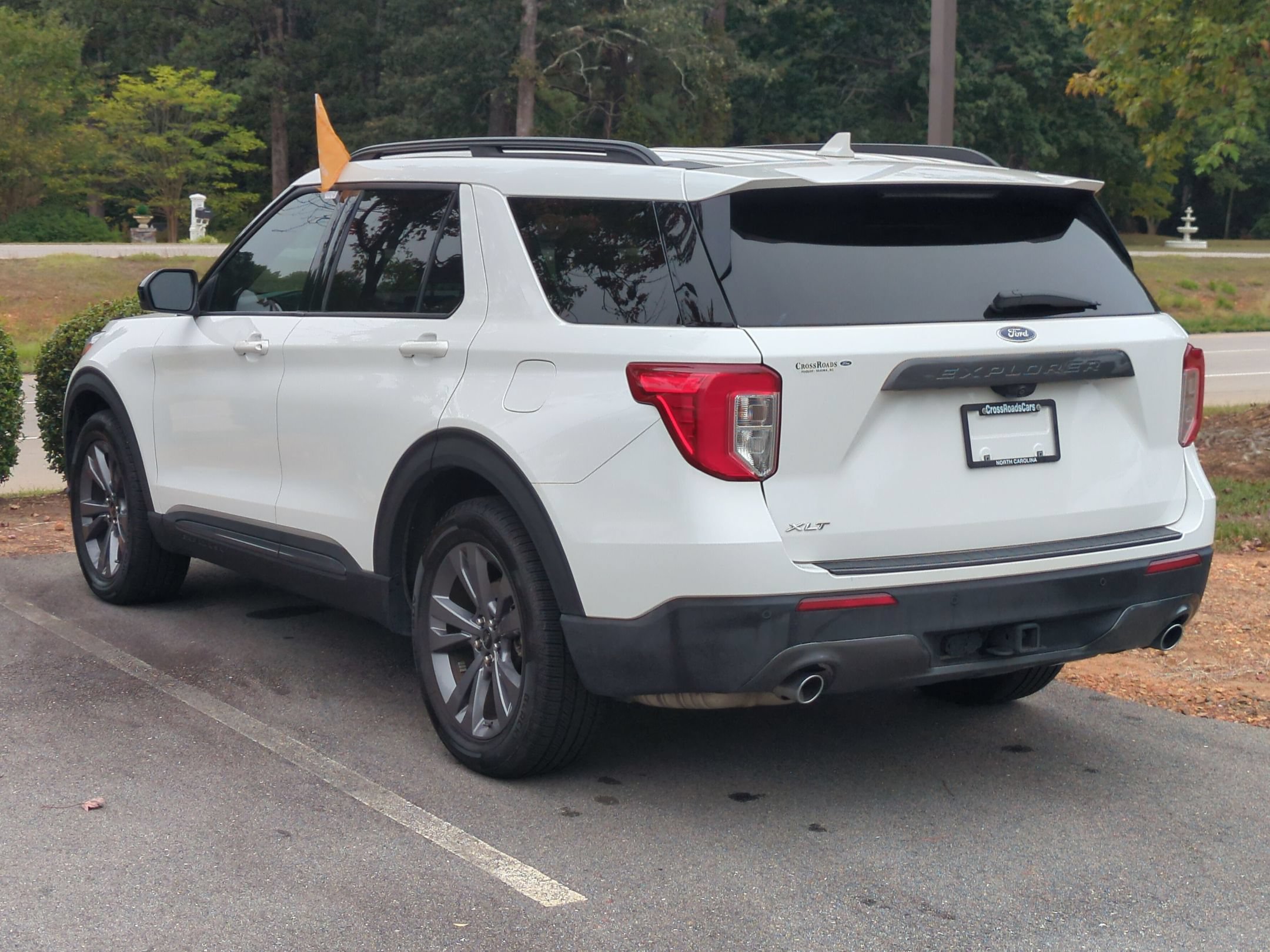 Certified 2022 Ford Explorer XLT RWD image 5
