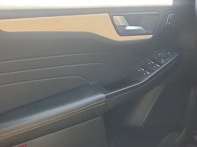 Certified 2022 Ford Escape Titanium w/ Titanium Elite Package image 11