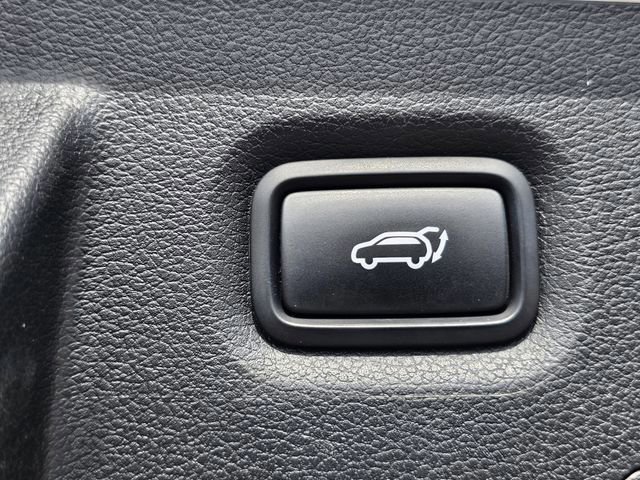 Used 2022 Hyundai Santa Fe SEL Premium image 32