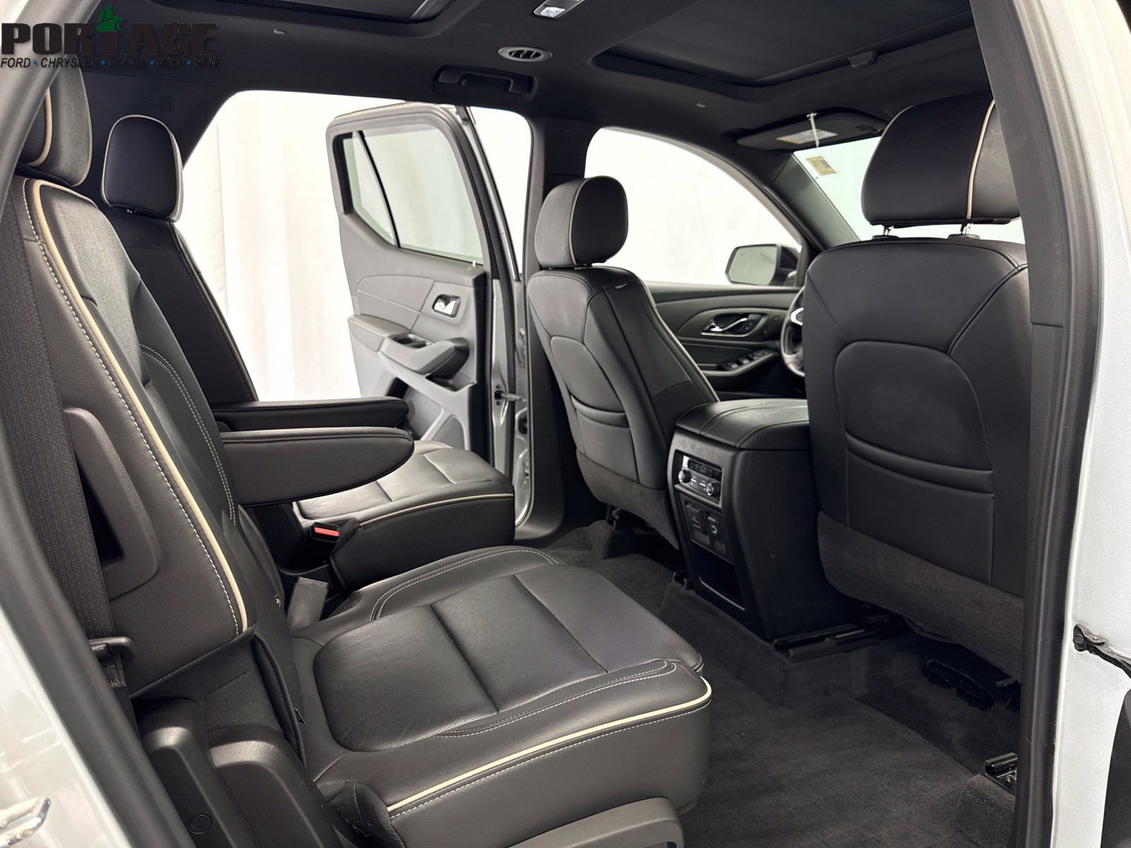 Used 2022 Chevrolet Traverse Premier w/ Redline Edition AWD/4WD image 34