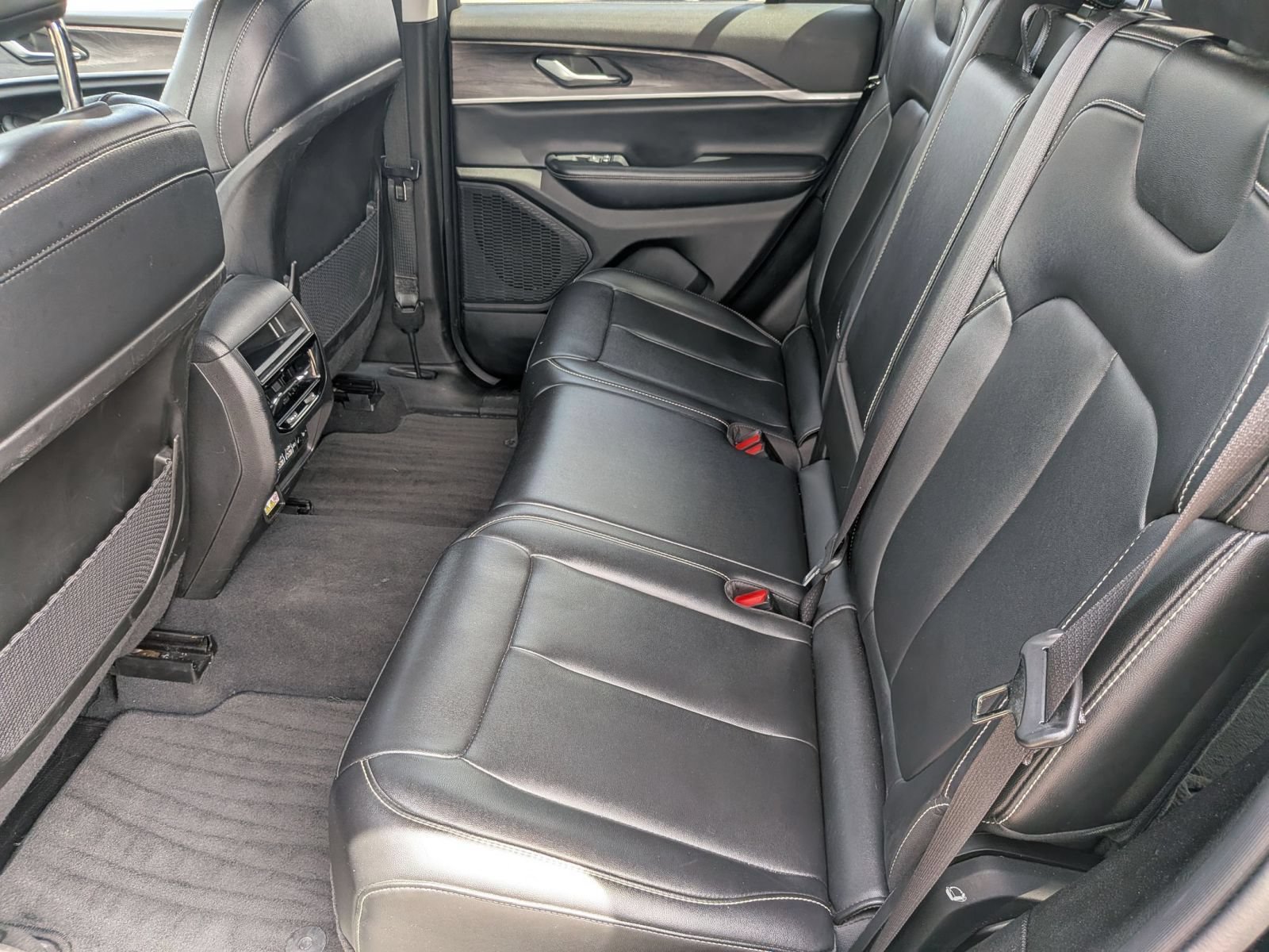 Used 2023 Jeep Grand Cherokee Limited AWD/4WD image 26