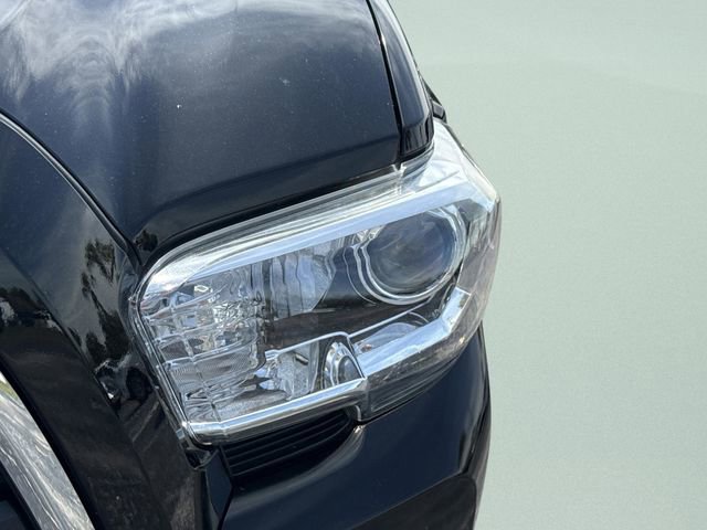 Used 2018 Toyota Tacoma SR5 RWD image 17