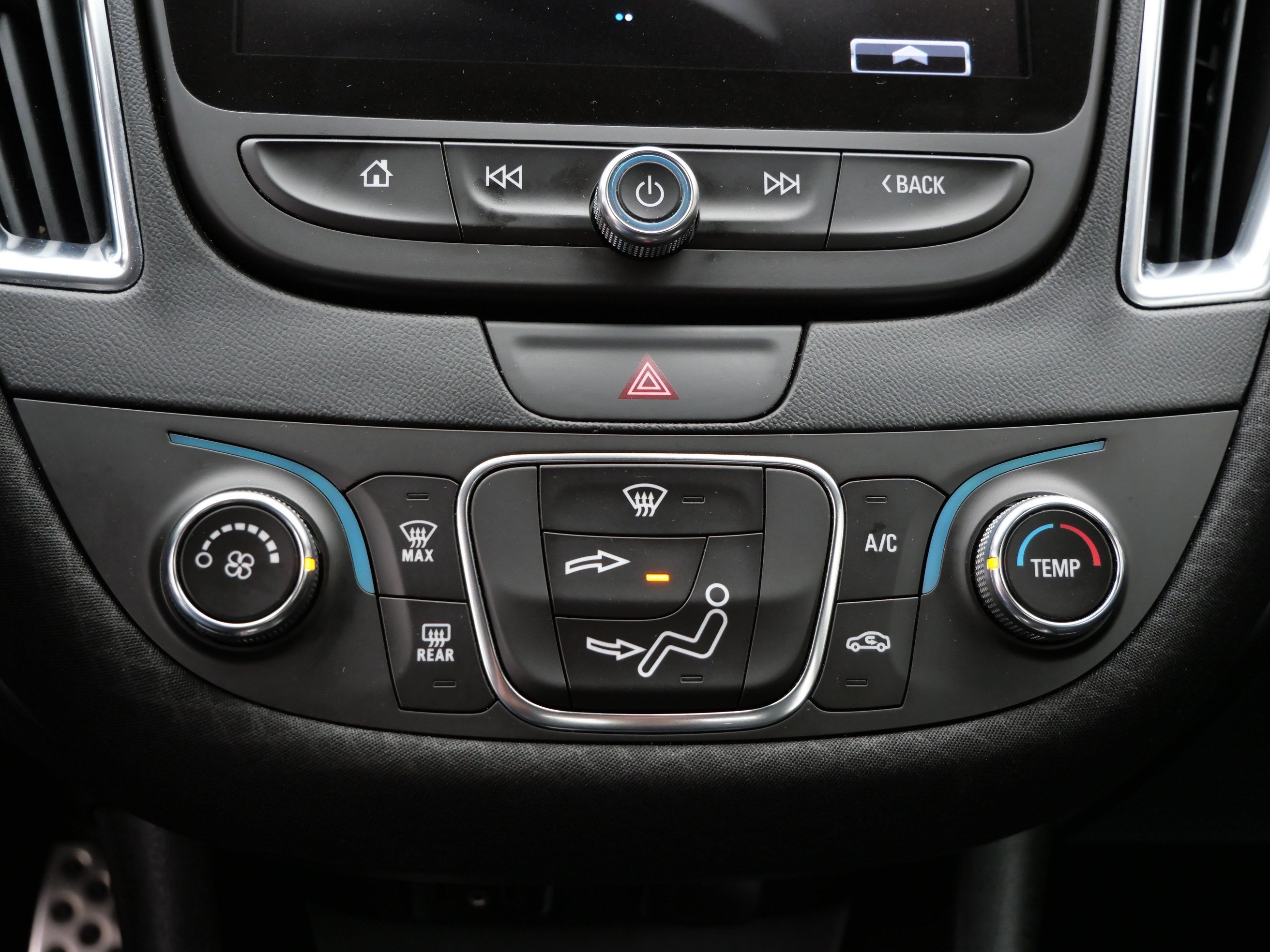 Used 2017 Chevrolet Malibu LT FWD image 23